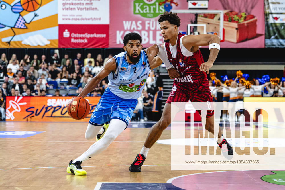 Rostock, Germany, October 10, 2026, easyCredit BBL 2026–2027, Game Day 5: Rostock Seawolves vs. Fitness First Würzburg Baskets. Pictured, from left, in a head-to-head battle: Zach Copeland of the Rostock Seawolves and Brandon Tischler of the Fitness First Würzburg Baskets.