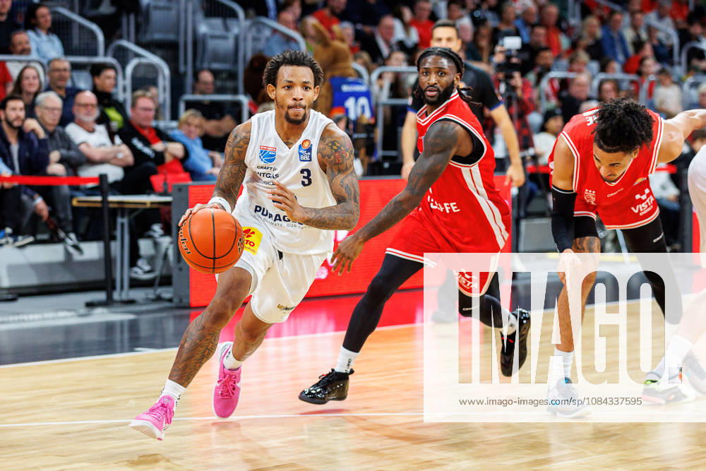 DeLonnie Hunt, Syntainics MBC, 03; Jordan Jones, BMA365 Bamberg Baskets, 04; BMA365 Bamberg Baskets vs. Syntainics MBC, Basketball, easyCredit BBL, Matchday 5, October 10, 2026 BMA365 Bamberg Baskets vs. Syntainics MBC, Basketball, easyCredit BBL, Matchday 5, October 10, 2026 Bamberg