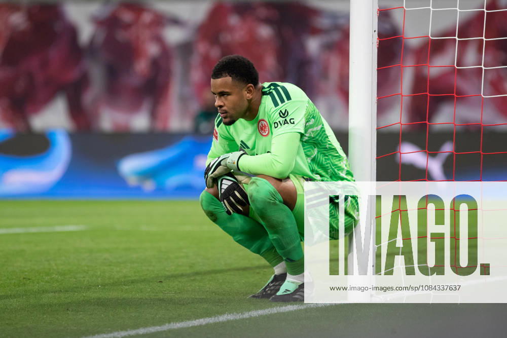1 German Bundesliga: RB Leipzig vs. Eintracht Frankfurt, October 10, 2026; Goalkeeper Noah Atubolu 1; Eintracht Frankfurt player crouches by the goalpost; LEIPZIG, GERMANY OCTOBER 10 Bundesliga match between RB Leipzig and Eintracht Frankfurt at the Red Bull Arena on Matchday 5 of the 1. Bundesliga on October 10, 2026 in Leipzig, Germany. DFL regulations prohibit any use of photographs as image sequences and or quasi-video.