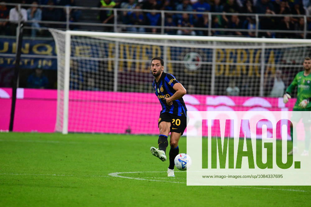 SOCCER - Serie A - Inter - FC Internazionale vs. Parma Calcio Photo by IPA ABACAPRESS.COM89513457 - Hakan Calhanoglu during the Serie A match between FC Internazionale and Parma Calcio at Stadio Giuseppe Meazza in Milan, Italy, on October 10, 2026. Milan Italy