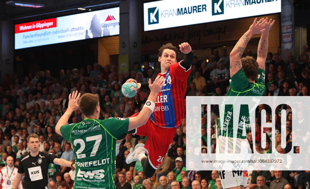 Germany, Göppingen, Opel HBL Bundesliga Handball, FRISCH AUF Göppingen vs. SG BBM Bietigheim, from left: Oskar Sunnefeldt (FAG), Maxim Orlov (BBM), Viktor Klöve (FAG)