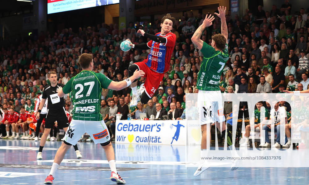 Germany, Göppingen, Opel HBL Bundesliga Handball, FRISCH AUF Göppingen vs. SG BBM Bietigheim, from left: Oskar Sunnefeldt (FAG), Maxim Orlov (BBM), Viktor Klöve (FAG)