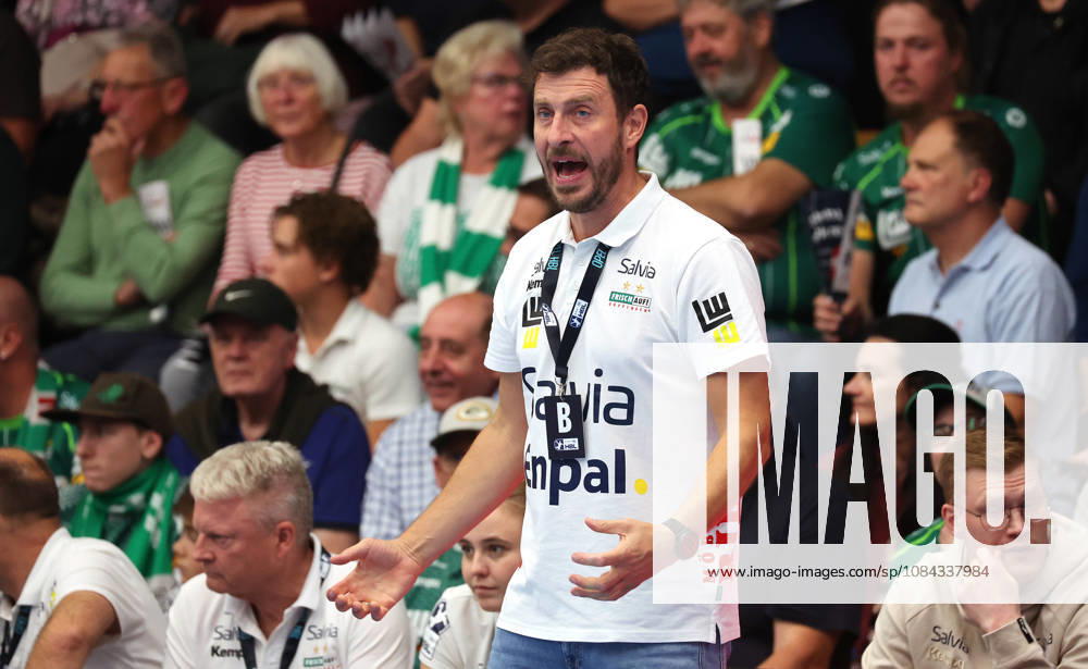 Germany, Göppingen, Opel HBL Bundesliga Handball, FRISCH AUF Göppingen vs. SG BBM Bietigheim, FAG Coach Ben Matschke