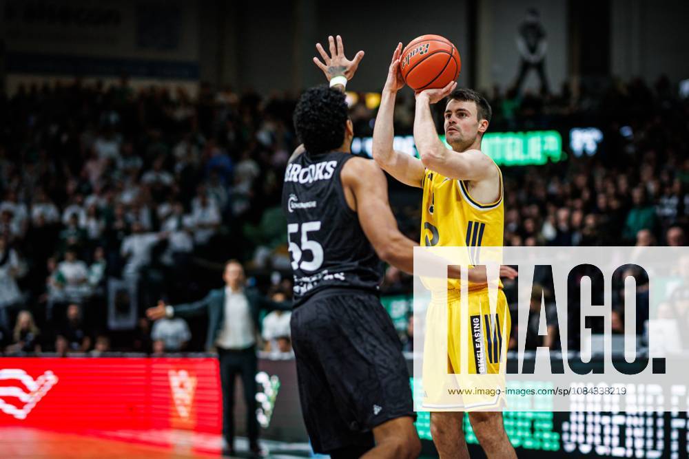 Jonas Mattisseck of Alba Berlin goes head-to-head with Eli Brooks of the Gladiators Trier, Action: Vet Concept Gladiators Trier vs. Alba Berlin, Basketball, easyCredit BBL, Matchday 5, 2026–2027 Season, October 10, 2026, Vet Concept Gladiators Trier vs. Alba Berlin, Basketball, easyCredit BBL, Matchday 5, 2026–2027 season