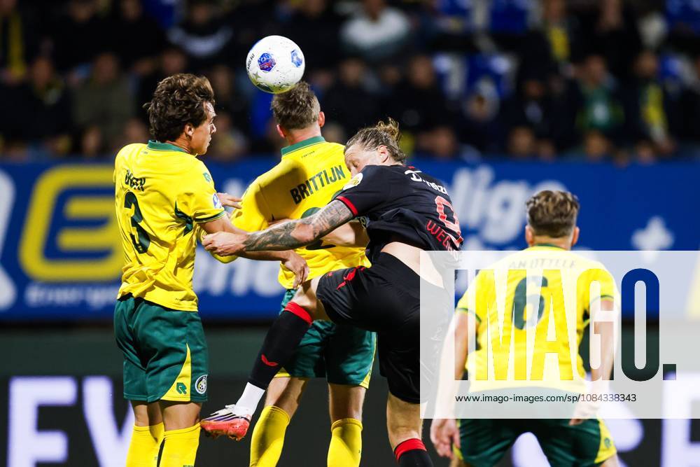 SITTARD - Rodrigo Guth of Fortuna Sittard, Philip Brittijn of Fortuna Sittard, Wout Weghorst of FC Twente (lr) during the Dutch Eredivisie match between Fortuna Sittard and FC Twente at the Fortuna Sittard stadium on 10 October 2026 in Sittard, the Netherlands. IRIS VAN DEN BROEK ANP Eredivisie 2026 27 ANPxSportx IVx 572051491 originalFilename: 572051491