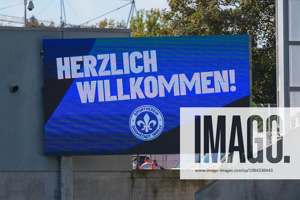 German Soccer 2nd Division 2026–2027, Matchday 7: SV Darmstadt 98 vs. FC Energie Cottbus at Merck Stadium am Böllenfalltor in Darmstadt. The stadium scoreboard reads: WELCOME!
