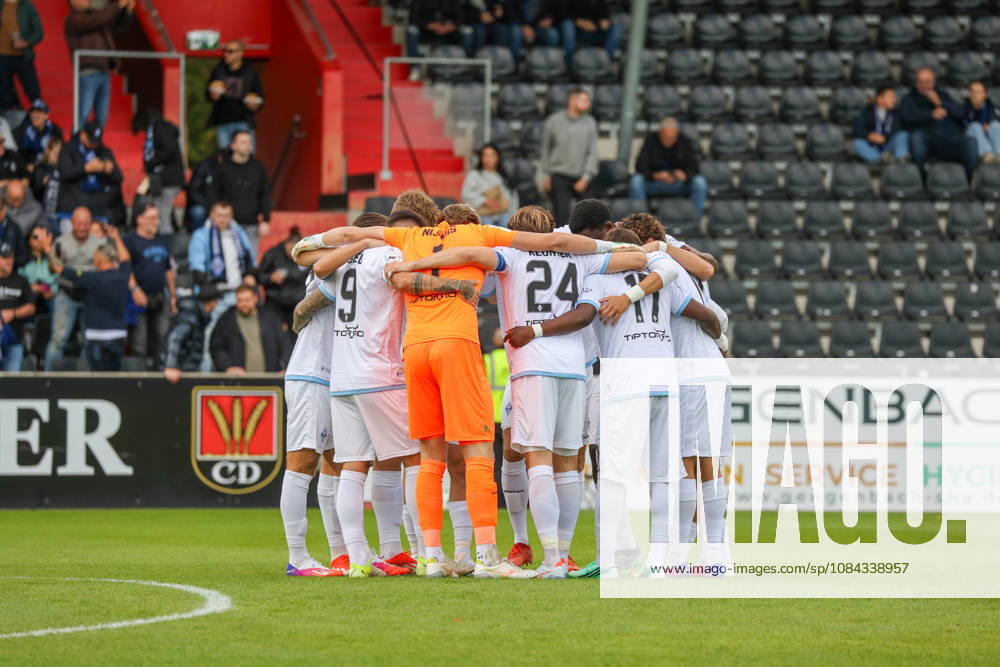 SV Waldhof Mannheim Team, Pre-Game Motivation: Soccer 3rd Division, Matchday 8, SG Sonnenhof Großaspach vs. SV Waldhof Mannheim on October 10, 2026, at the WIRmachenDRUCK Arena in Aspach Großaspach, Germany; Aspach Großaspach WIRmachenDRUCK Arena, Germany