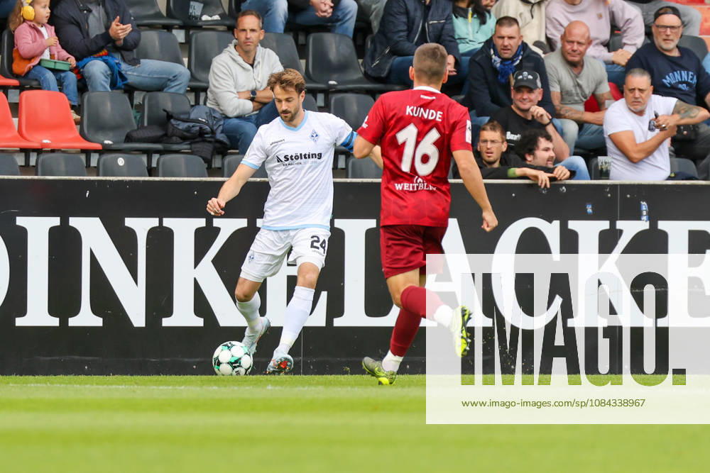 Lukas Klünter, SV Waldhof Mannheim, 24; Marius Kunde, SG Sonnenhof Großaspach, 16; Soccer 3rd Division, Matchday 8, SG Sonnenhof Großaspach vs. SV Waldhof Mannheim on October 10, 2026, at the WIRmachenDRUCK Arena in Aspach Großaspach, Germany; Aspach Großaspach, WIRmachenDRUCK Arena, Germany