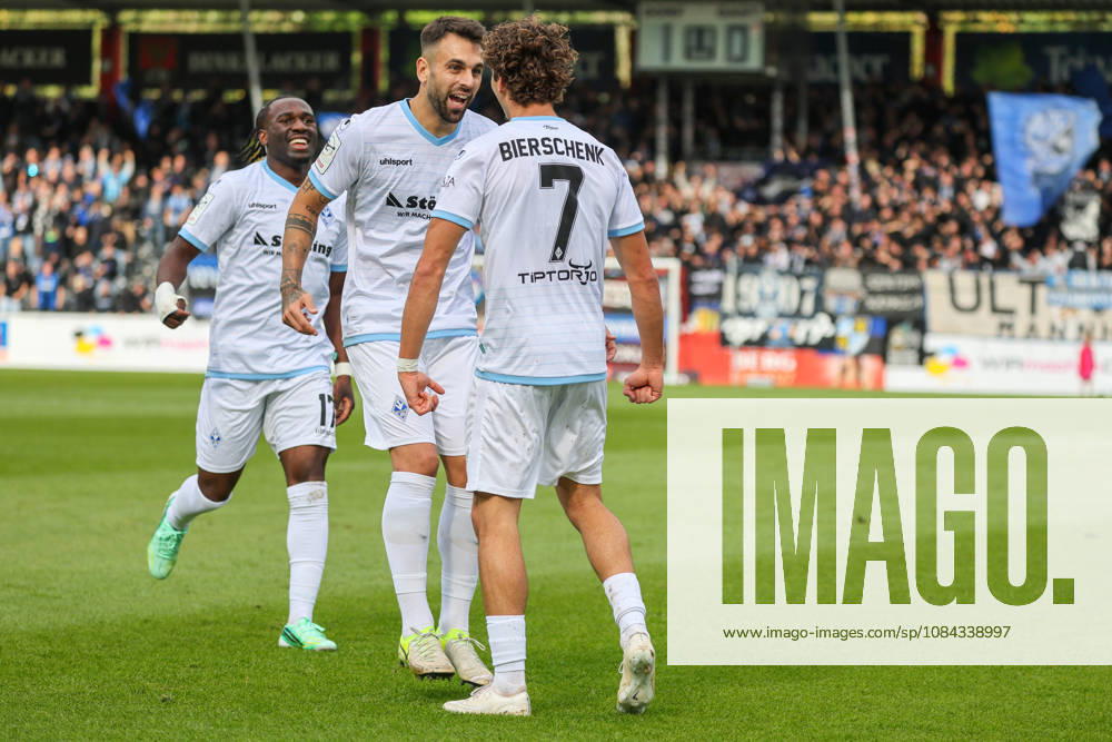 Lovis Bierschenk, SV Waldhof Mannheim, 7, scorer of the 1-1 goal; goal and goal celebration, gestures, joy, emotions with Goncalo Gregorio, SV Waldhof Mannheim, 9, and Darnell Keumo, SV Waldhof Mannheim, 17; Soccer 3rd Division, Matchday 8, SG Sonnenhof Großaspach vs. SV Waldhof Mannheim on October 10, 2026, at the WIRmachenDRUCK Arena in Aspach Großaspach, Germany; Aspach Großaspach, WIRmachenDRUCK Arena, Germany