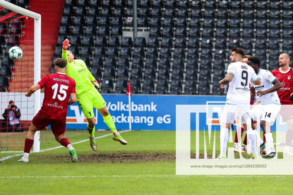 Olu Ogbemudia, SV Waldhof Mannheim, No. 14 (right), Goal scorer in the 1-2 match in the 3rd Division, Matchday 8, SG Sonnenhof Großaspach vs. SV Waldhof Mannheim on October 10, 2026, at the WIRmachenDRUCK Arena in Aspach Großaspach, Germany; Aspach Großaspach WIRmachenDRUCK Arena, Germany