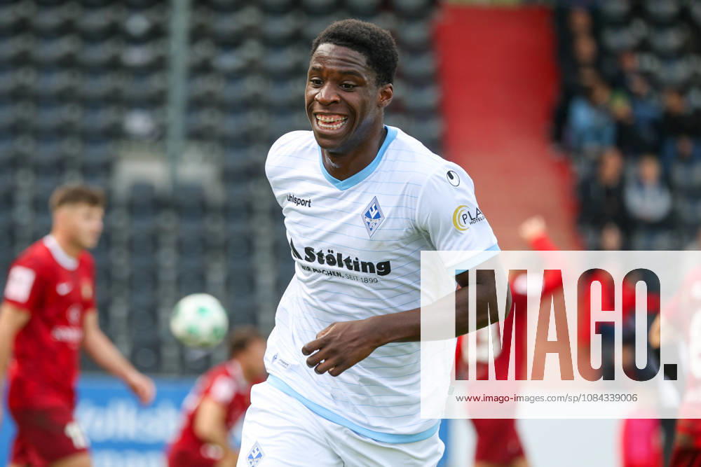 Olu Ogbemudia, SV Waldhof Mannheim, 14, scorer of the 1-2 goal, goal and goal celebration, gestures, joy, emotions; Soccer 3rd Division, Matchday 8, SG Sonnenhof Großaspach vs. SV Waldhof Mannheim on October 10, 2026, at the WIRmachenDRUCK Arena in Aspach Großaspach, Germany; Aspach Großaspach, WIRmachenDRUCK Arena, Germany