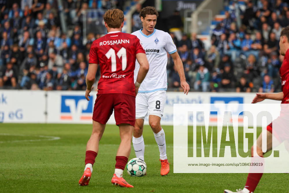 Tim Rossmann, SG Sonnenhof Großaspach, 11; Maximilian Thalhammer, SV Waldhof Mannheim, 8; Soccer 3rd Division, Matchday 8, SG Sonnenhof Großaspach vs. SV Waldhof Mannheim on October 10, 2026, at the WIRmachenDRUCK Arena in Aspach Großaspach, Germany; Aspach Großaspach, WIRmachenDRUCK Arena, Germany