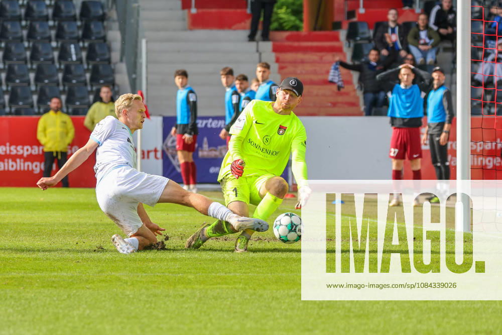 Julian Rieckmann, SV Waldhof Mannheim, 21; Maximilian Reule, SG Sonnenhof Großaspach, 1 Soccer 3rd Division, Matchday 8, SG Sonnenhof Großaspach vs. SV Waldhof Mannheim on October 10, 2026, at the WIRmachenDRUCK Arena in Aspach Großaspach, Germany; Aspach Großaspach WIRmachenDRUCK Arena, Germany