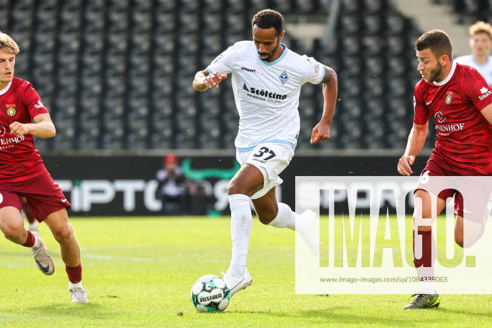 Noah Sarenren Bazee, SV Waldhof Mannheim, 37, in action—Soccer 3rd Division, Matchday 8, SG Sonnenhof Großaspach vs. SV Waldhof Mannheim on October 10, 2026, at the WIRmachenDRUCK Arena in Aspach Großaspach, Germany; Aspach Großaspach, WIRmachenDRUCK Arena, Germany