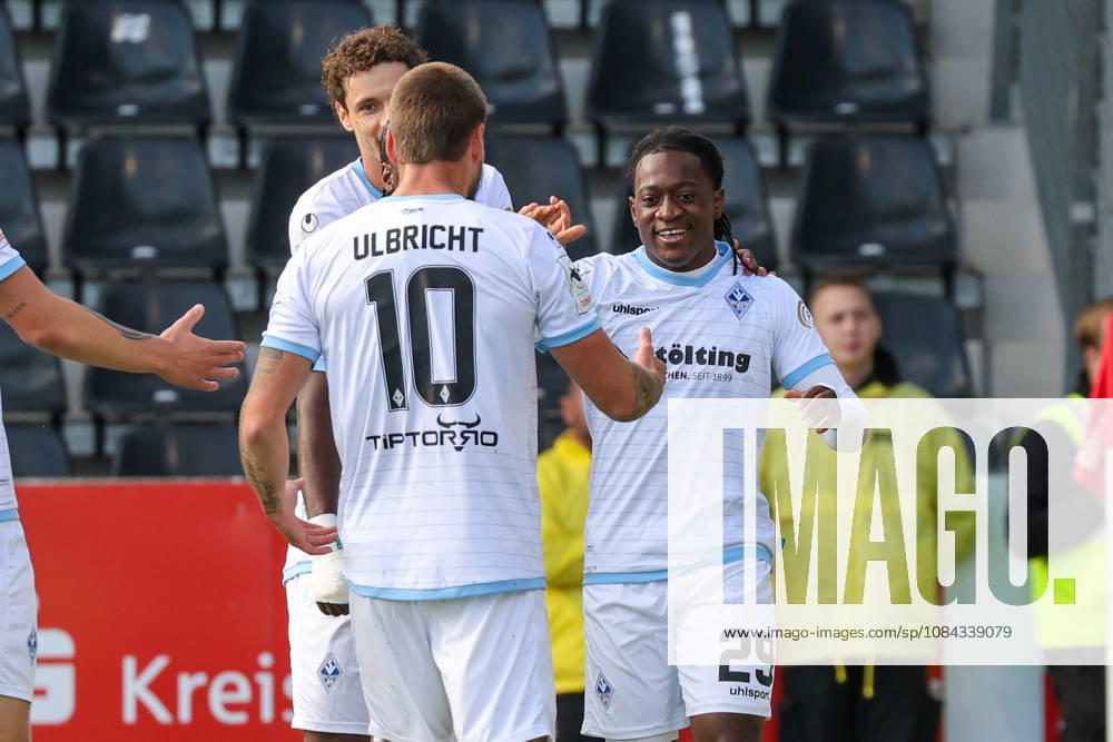 Nolan Muteba N Tumba, SV Waldhof Mannheim, 29—scorer of the 1-4 goal; goal celebration, gestures, joy, and emotions with Julian Ulbricht, SV Waldhof Mannheim, 10—Soccer 3. Liga, Matchday 8, SG Sonnenhof Großaspach vs. SV Waldhof Mannheim on October 10, 2026, at the WIRmachenDRUCK Arena in Aspach Großaspach, Germany; Aspach Großaspach, WIRmachenDRUCK Arena, Germany