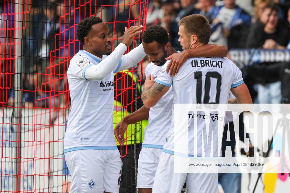 Julian Ulbricht, SV Waldhof Mannheim, 10, scorer of the 1-5 goal, goal and goal celebration, gestures, joy, emotions; German 3rd Division, Matchday 8, SG Sonnenhof Großaspach vs. SV Waldhof Mannheim on October 10, 2026, in Aspach Großaspach at the WIRmachenDRUCK Arena, Germany; Aspach Großaspach, WIRmachenDRUCK Arena, Germany