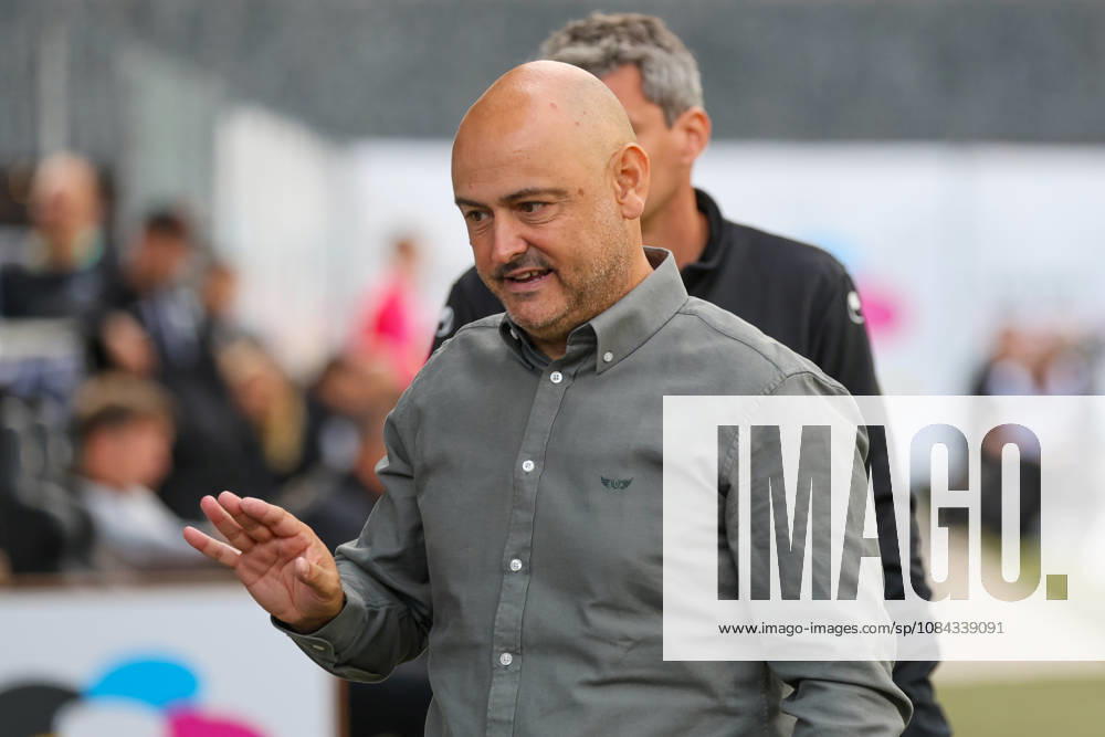 Rui Mota, Head Coach of SV Waldhof Mannheim, celebrates after the 1-5 victory in the 3. Liga, Matchday 8, SG Sonnenhof Großaspach vs. SV Waldhof Mannheim on October 10, 2026, at the WIRmachenDRUCK Arena in Aspach Großaspach, Germany; Aspach Großaspach WIRmachenDRUCK Arena, Germany
