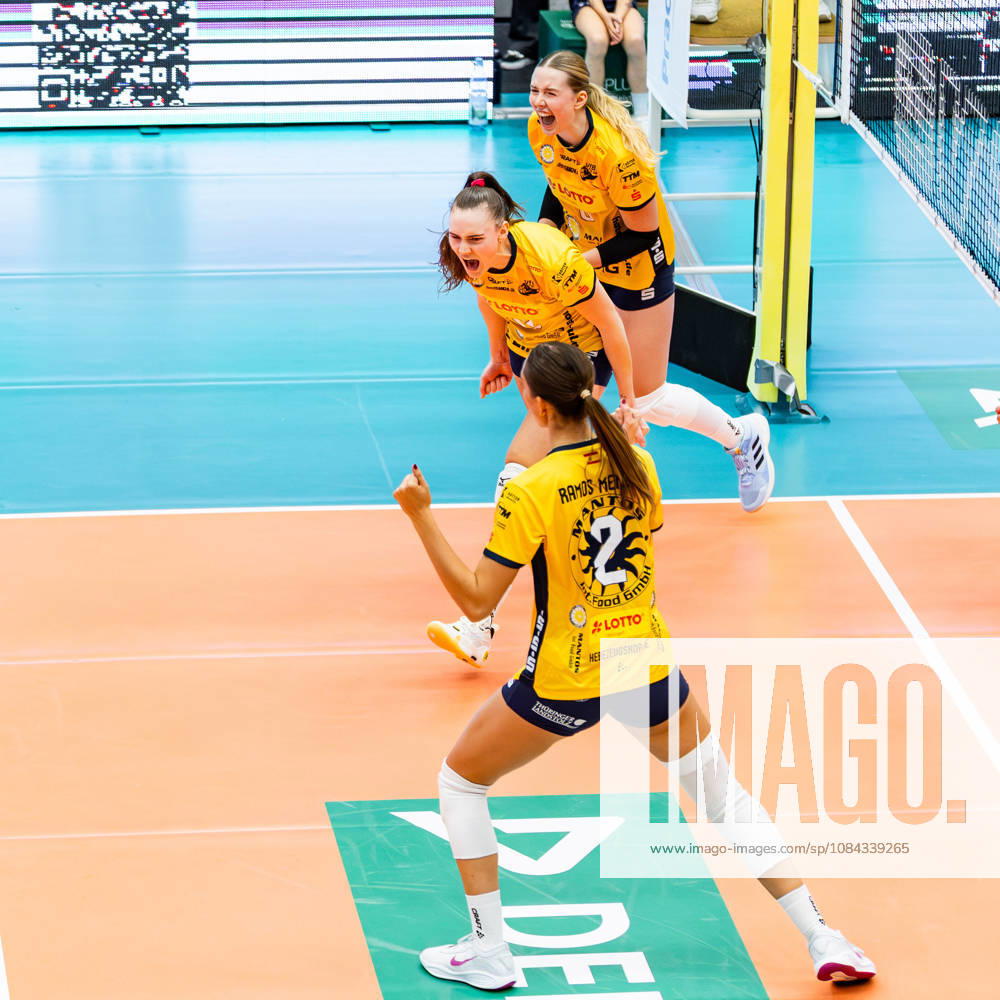 GER, Volleyball, Dekra 1st Division, Women, 2026–2027 Season, Regular Season, VfB Suhl Lotto Thuringia Skurios Volleys Borken Emma Boyd VfB Suhl Lotto Thuringia celebrates together with Irene del Carmen Ramos Mencia VfB Suhl Lotto Thuringia and Lea Feistritzer VfB Suhl Lotto Thuringia 98527 Suhl Wolfsgrube Sports Hall Thuringia Germany