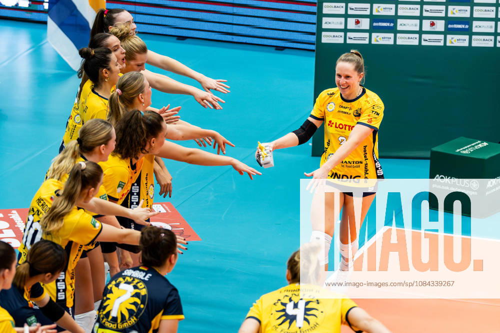 GER, Volleyball, Dekra 1st Division, Women, Season 26–27, Regular Season, VfB Suhl Lotto Thuringia vs. Skurios Volleys Borken, Lara Nagels of VfB Suhl Lotto Thuringia is named Player of the Game 98527, Suhl Sporthalle Wolfsgrube, Thuringia, Germany