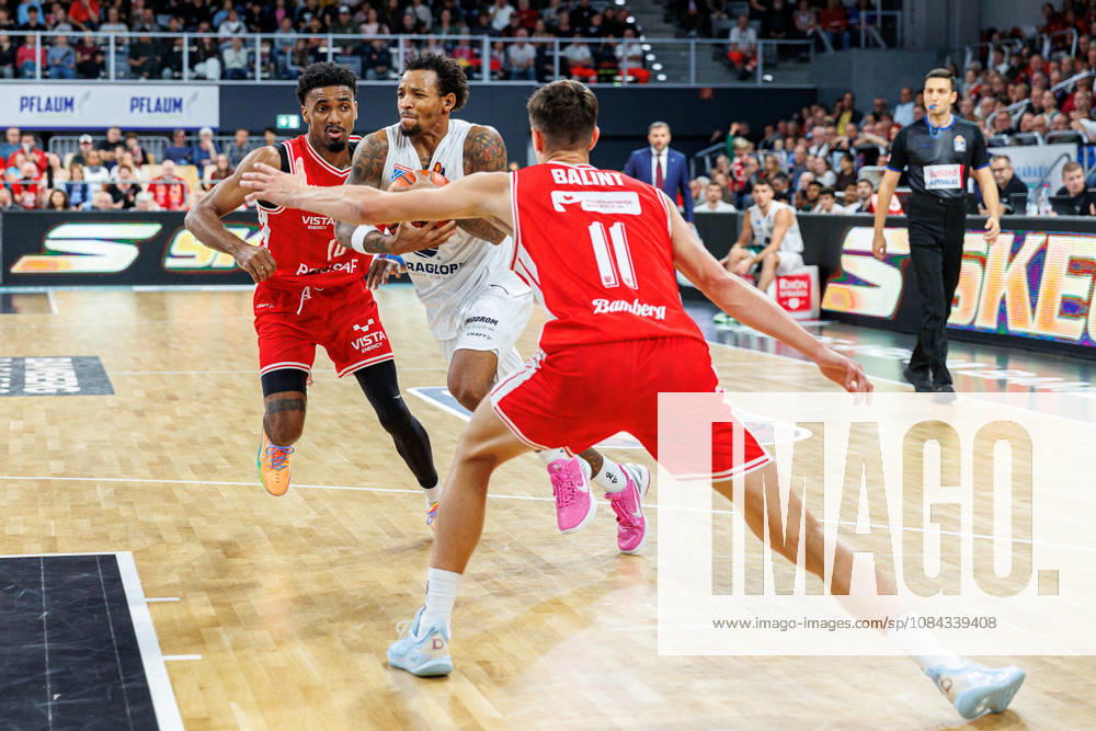 Mylik Wilson, BMA365 Bamberg Baskets, 10; DeLonnie Hunt, Syntainics MBC, 03; Richard Balint, BMA365 Bamberg Baskets, 11; BMA365 Bamberg Baskets vs. Syntainics MBC, Basketball, easyCredit BBL, Matchday 5, October 10, 2026 BMA365 Bamberg Baskets vs. Syntainics MBC, Basketball, easyCredit BBL, Matchday 5, October 10, 2026 Bamberg