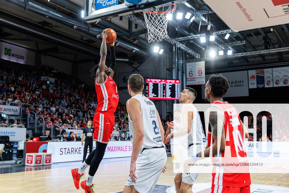 Trevon Scott, BMA365 Bamberg Baskets, 13; Borisa Simanic, Syntainics MBC, 22; Mylik Wilson, BMA365 Bamberg Baskets, 10; BMA365 Bamberg Baskets vs. Syntainics MBC, Basketball, easyCredit BBL, Matchday 5, October 10, 2026 BMA365 Bamberg Baskets vs. Syntainics MBC, Basketball, easyCredit BBL, Matchday 5, October 10, 2026 Bamberg