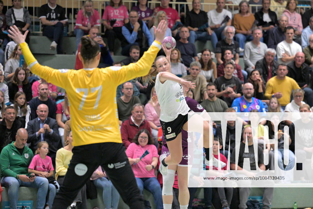 Sarah Dekker (SCM Ramnicu Valcea), No. 09, taking a shot on goal against Sara Suba (TusSies Metzingen), No. 77, in goal; TusSies Metzingen vs. SCM Ramnicu Valcea, Handball, EHF, Europa League Qualification Second Leg, 2026–2027 Season, October 10, 2026, TusSies Metzingen vs. SCM Ramnicu Valcea, Handball, EHF, Europa League Qualification Second Leg, 2026–2027 Season, October 10, 2026, Metzingen