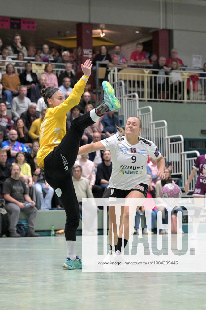 Sarah Dekker (SCM Ramnicu Valcea), No. 09, taking a shot on goal against Sara Suba (TusSies Metzingen), No. 77, in goal; TusSies Metzingen vs. SCM Ramnicu Valcea, Handball, EHF, Europa League Qualification Second Leg, 2026–2027 Season, October 10, 2026, TusSies Metzingen vs. SCM Ramnicu Valcea, Handball, EHF, Europa League Qualification Second Leg, 2026–2027 Season, October 10, 2026, Metzingen