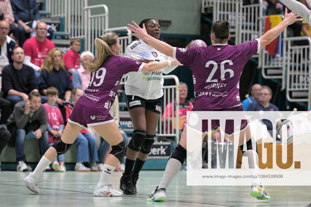 Grace Zaadi Deuna (SCM Ramnicu Valcea), No. 07, faces off against Johanna Farkas (TusSies Metzingen), No. 19, and Svenja Huebner (TusSies Metzingen), No. 26—TusSies Metzingen vs. SCM Ramnicu Valcea, Handball, EHF, Europa League Qualification Second Leg, 2026–2027 Season, October 10, 2026, TusSies Metzingen vs. SCM Ramnicu Valcea, Handball, EHF, Europa League Qualification Second Leg, 2026–2027 Season, October 10, 2026, Metzingen