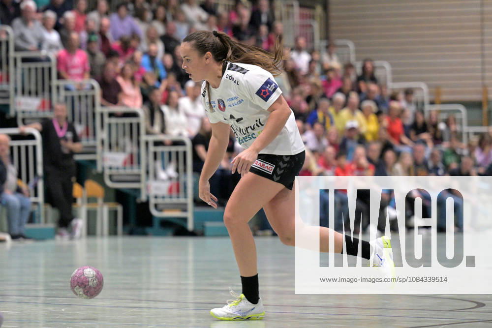 Inger Smits SCM Ramnicu Valcea, 10 on the ball TusSies Metzingen vs. SCM Ramnicu Valcea, Handball, EHF, Europa League Qualification Second Leg, 2026–2027 Season, October 10, 2026, TusSies Metzingen vs. SCM Ramnicu Valcea, Handball, EHF, Europa League Qualification Second Leg, 2026–2027 Season, October 10, 2026, Metzingen