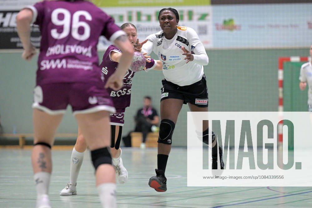 Marie Luisa Stumpf (TusSies Metzingen), 24, vs. Grace Zaadi Deuna (SCM Ramnicu Valcea), 07 on the Ball: TusSies Metzingen vs. SCM Ramnicu Valcea, Handball, EHF, Europa League Qualification Second Leg, 2026–2027 Season, October 10, 2026, TusSies Metzingen vs. SCM Ramnicu Valcea, Handball, EHF, Europa League Qualification Second Leg, 2026–2027 Season, October 10, 2026, Metzingen