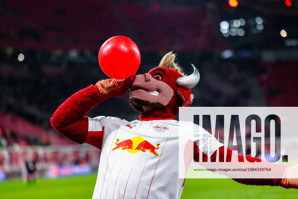 Bulli RB Leipzig, mascot with a red balloon, imitates Christopher Nkunku s goal celebration; RB Leipzig, 28, GER, RB Leipzig vs. Eintracht Frankfurt, soccer, 1. Bundesliga Men, Matchday 5, 2026–2027 season, October 10, 2026 DFL regulations prohibit any use of photographs as image sequences and or quasi-video GER, RB Leipzig vs. Eintracht Frankfurt, Soccer, 1st Bundesliga Men, Matchday 5, 2026–2027 season, October 10, 2026 Leipzig