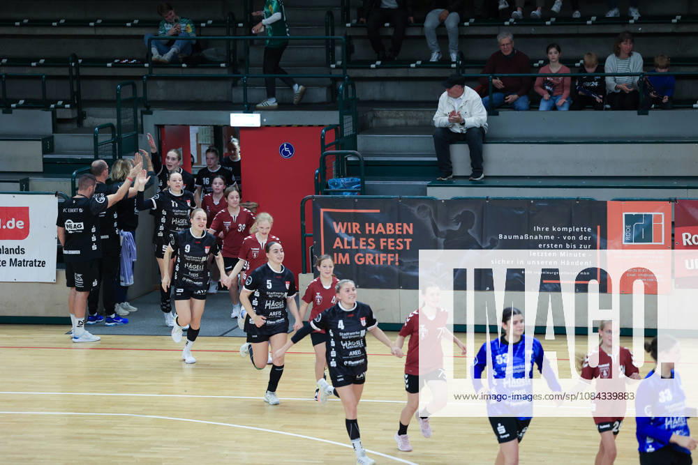 Reinickendorfer Füchse Women vs. SG Nürtingen Zizishausen, Matchday 5, 2nd Bundesliga, HBF, Handball, Sömmeringhalle, Visitors entrance, Team Nürtlingen, Berlin, Berlin, Germany