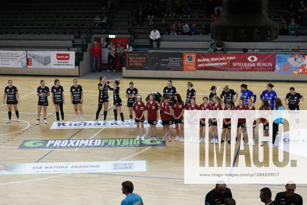 Reinickendorfer Füchse Women vs. SG Nürtingen Zizishausen, Matchday 5, 2nd Bundesliga, HBF, Handball, Sömmeringhalle, SG Nürtlingen team before the game, Berlin, Berlin, Germany