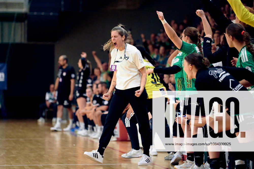 Fuechse Berlin Celebrate a Tie, SUSANN MUELLER, Fuechse Berlin Coach, GER, Women s Handball Bundesliga 2, Fuechse Berlin vs. SG Nürtingen-Zizishausen, 2026–27 Season, Matchday 5, October 10, 2026 GER, Women’s Handball Bundesliga 2, Fuechse Berlin vs. SG Nürtingen-Zizishausen, 2026–27 season, Matchday 5, October 10, 2026 Berlin