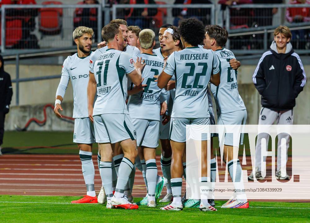 Soccer Season 2026–2027, Matchday 2, Bundesliga, Matchday 7: 1 FC Nuremberg (FCN) vs. VfL Wolfsburg (Wob, Wolves) Sports photo by Zink DaMa . DFL regulations prohibit any use of photographs as image sequences and or quasi-video; for editorial use only. Celebration, Joy, Goal Celebration after the 0–1 goal by Hauke Wahl 6, VfL Wolfsburg; the team celebrates and rejoices; goal scorer Hauke Wahl 6, VfL Wolfsburg