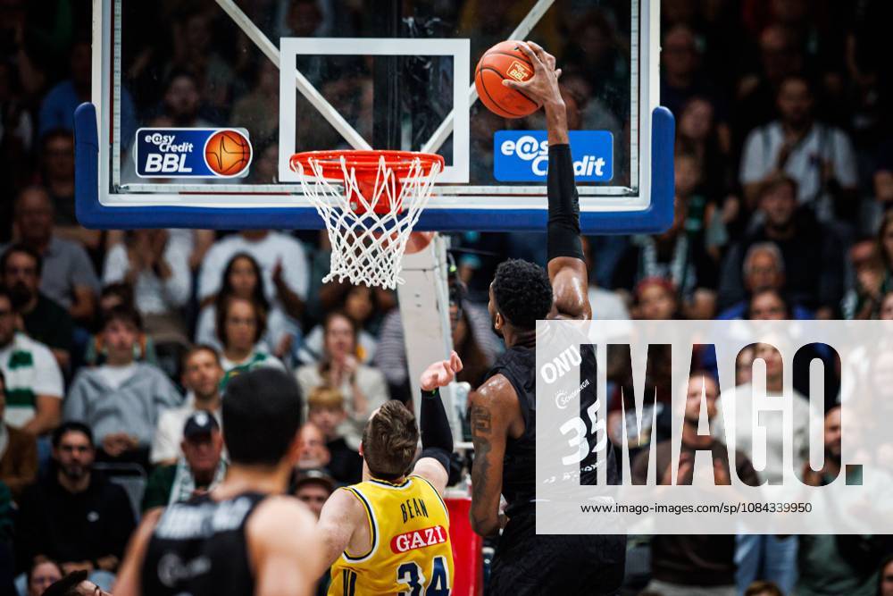 Ejiofor Onu of the Gladiators Trier dunks over Justin Bean of Alba Berlin; Highlights: Vet Concept Gladiators Trier vs. Alba Berlin, Basketball, easyCredit BBL, Matchday 5, 2026–2027 Season, October 10, 2026, Vet Concept Gladiators Trier vs. Alba Berlin, Basketball, easyCredit BBL, Matchday 5, 2026–2027 Season