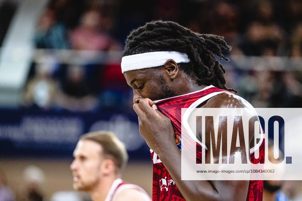 Rostock, Germany, October 10, 2026; easyCredit BBL 2026–2027, Matchday 5: Rostock Seawolves vs. Fitness First Würzburg Baskets. Pictured: Charles Thompson of the Fitness First Würzburg Baskets, looking dissatisfied on the court.