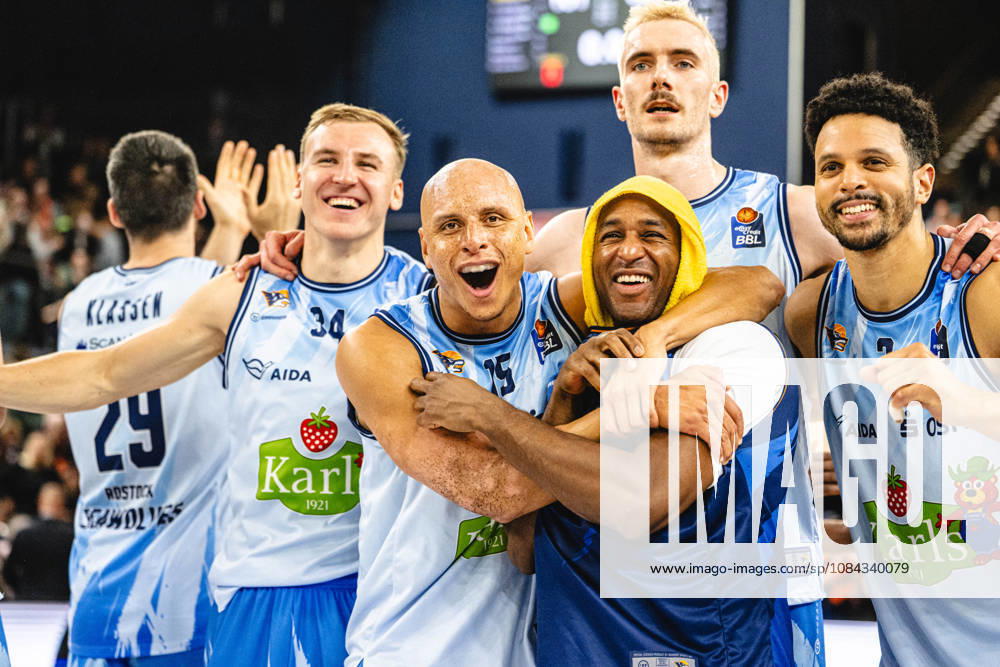 – easyCredit BBL 2026–2027, Matchday 5: Rostock Seawolves vs. Fitness First Würzburg Baskets. Pictured, from left: Artur Konontsuk (Rostock Seawolves), Robin Amaize (Rostock Seawolves), DeAndre Lansdowne (Rostock Seawolves), Philipp Hartwich (Rostock Seawolves), and Dominic Lockhart (Rostock Seawolves) celebrate the home victory