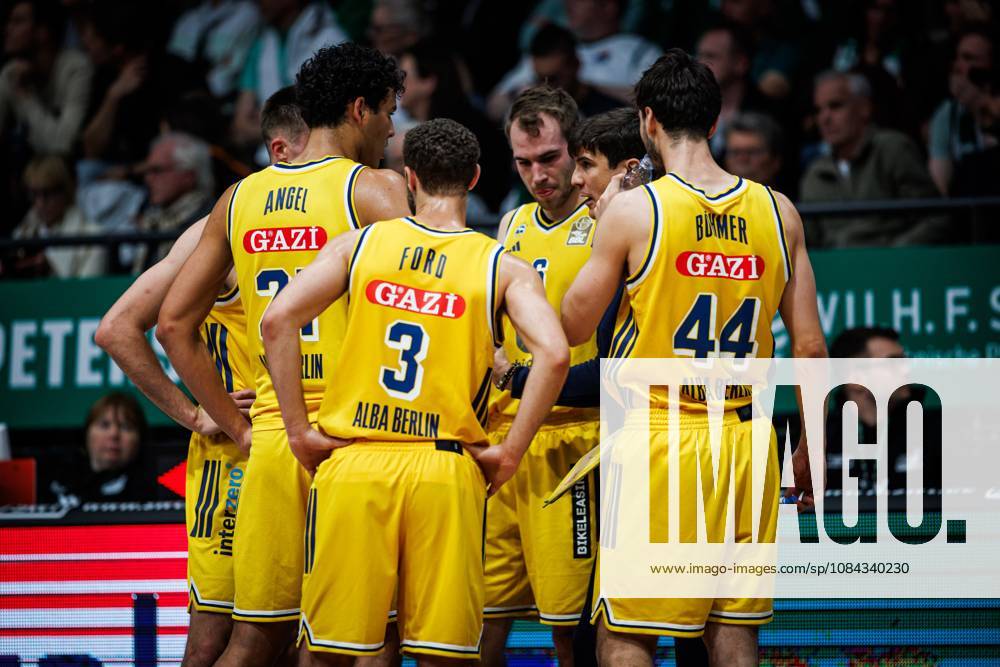 Pedro Calles, Head Coach of Alba Berlin, with his team; emotions, gestures, body language, facial expressions; Vet Concept Gladiators Trier vs. Alba Berlin, basketball, easyCredit BBL, Matchday 5, 2026–2027 season, October 10, 2026, Vet Concept Gladiators Trier vs. Alba Berlin, basketball, easyCredit BBL, Matchday 5, 2026–2027 season