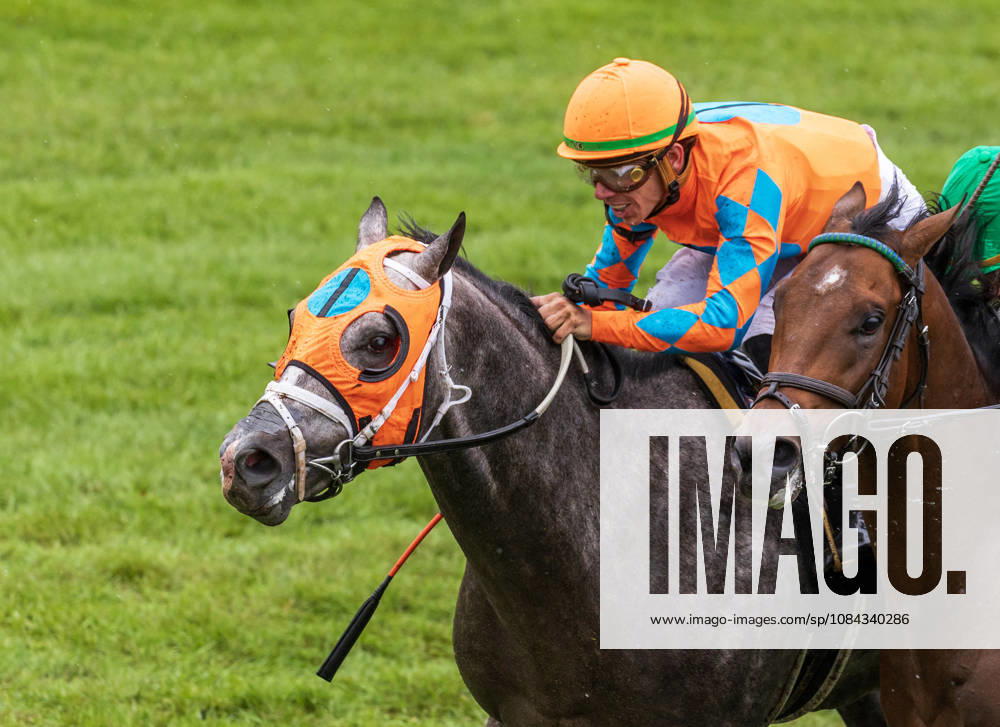 Merlin Monroan (6) ridden by Tyler Gaffalione wins an allowance on QEII GI Day on October 10, 2026. Candice Chavez Eclipse Sportswire CSM HORSE RACING 2026: QEII GI Day Keeneland OCT 10 - ZUMAcs17 20261010_faf_cs17_010