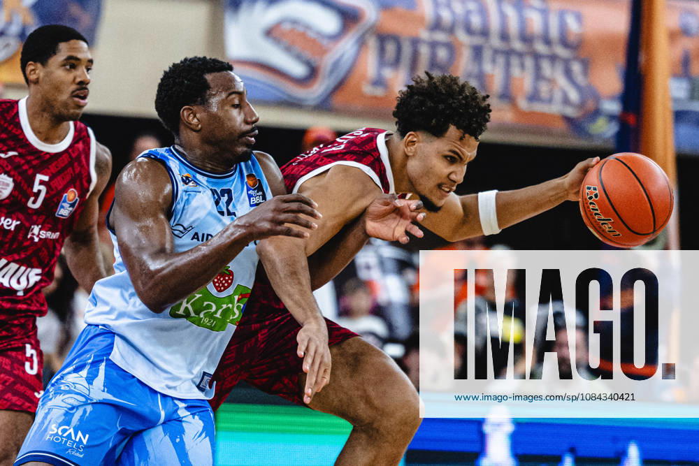 Rostock, Germany, October 10, 2026, easyCredit BBL 2026–2027, Game Day 5: Rostock Seawolves vs. Fitness First Würzburg Baskets. Pictured, from left, in a one-on-one matchup: Johnathan Stove of the Rostock Seawolves and Brandon Tischler of the Fitness First Würzburg Baskets.