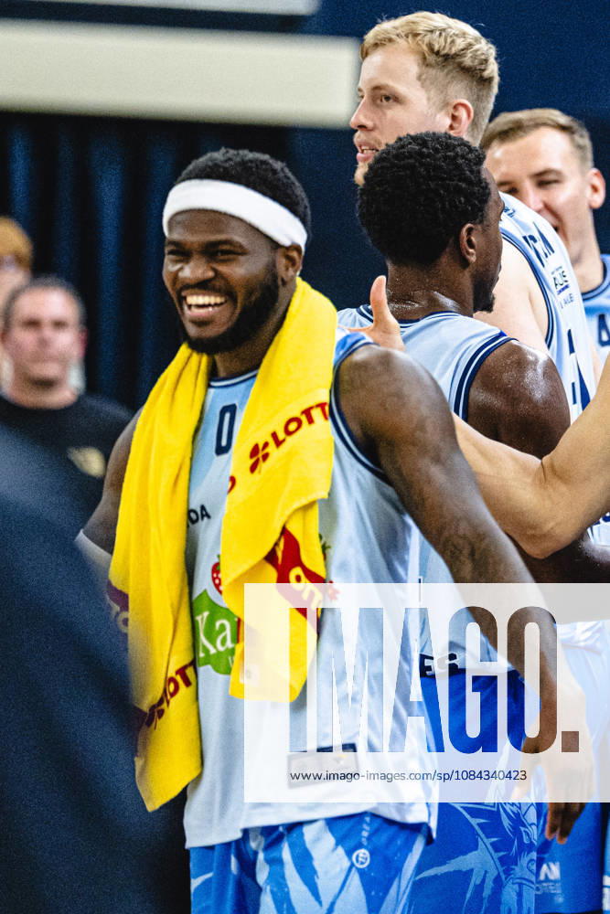 Rostock, Germany, October 10, 2026; easyCredit BBL 2026–2027, Matchday 5: Rostock Seawolves vs. Fitness First Würzburg Baskets. Pictured: TJ Crockett Jr. of the Rostock Seawolves celebrates after the home win.