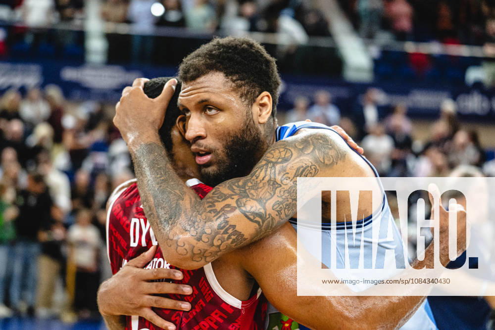 Rostock, Germany, October 10, 2026; easyCredit BBL 2026–2027, Matchday 5: Rostock Seawolves vs. Fitness First Würzburg Baskets. Pictured, from left: Kenny Dye of the Fitness First Würzburg Baskets and Todd Withers of the Rostock Seawolves after the game.