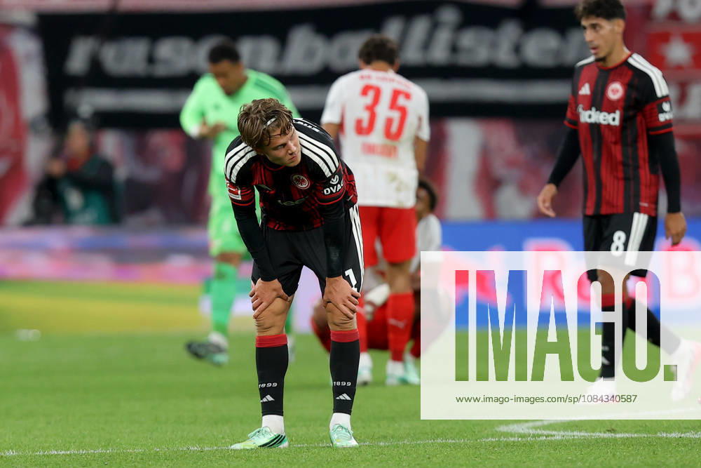Soccer, Bundesliga 1, RB Leipzig vs. Eintracht Frankfurt, v l Love Arrhov, Eintracht Frankfurt—Disappointed, sad, frustrated, at a loss; DFL and DFB regulations prohibit any use of photographs as image sequences and or quasi-video, Leipzig