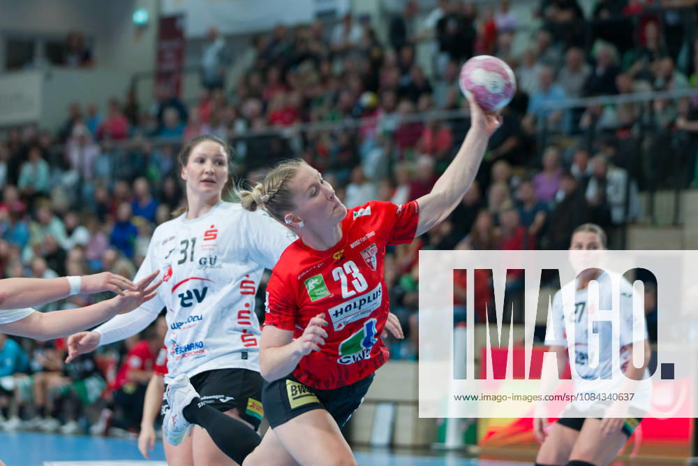 Victoria Hasselbusch (Zwickau), 31, Marie Polakova (Halle), 23, SV Union Halle Neustadt vs. BSV Sachsen Zwickau, Women s Handball Bundesliga, Bundesliga 1, Matchday 5, 2026–27 Season, October 10, 2026, Halle, SWH Arena, Saxony-Anhalt, Germany