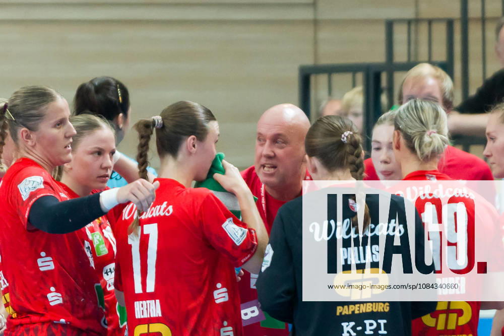Coach Pether Krautmeyer, Halle; timeout; SV Union Halle Neustadt vs. BSV Sachsen Zwickau; Women s Handball Bundesliga; 1st Bundesliga, Matchday 5, 2026–27 Season; October 10, 2026; Halle SWH Arena, Saxony-Anhalt, Germany