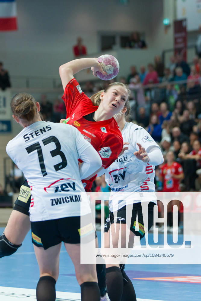 Zoe Stens (Zwickau), 73, Viktoria Marksteiner (Halle), 10, Victoria Hasselbusch (Zwickau), 31, SV Union Halle Neustadt vs. BSV Sachsen Zwickau, Women s Handball Bundesliga, Bundesliga 1, Matchday 5, 2026–27 Season, October 10, 2026, Halle, SWH Arena, Saxony-Anhalt, Germany