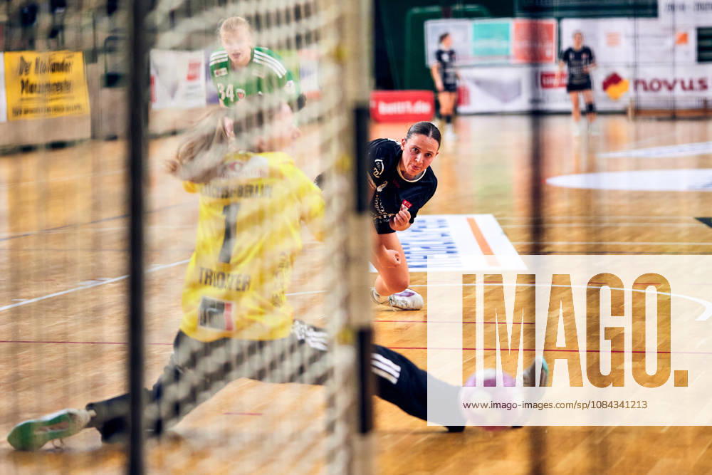 DANIQUE TROOSTER, Fuechse Berlin, 01; Lisa Fuchs, SG Nürtingen-Zizishausen, 24; GER, Women s Handball Bundesliga 2, Fuechse Berlin vs. SG Nürtingen-Zizishausen, 2026–27 season, Matchday 5, October 10, 2026 GER, Women s Handball Bundesliga 2, Fuechse Berlin vs. SG Nuertingen Zizishausen, 2026–27 season, Matchday 5, October 10, 2026 Berlin