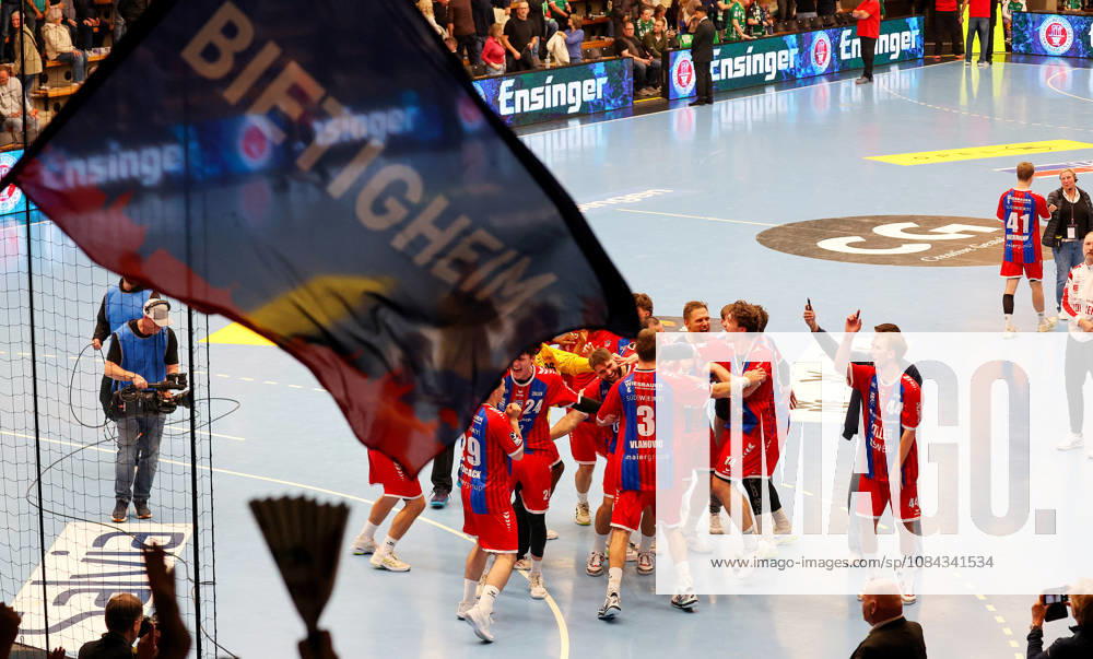 Germany, Göppingen, Opel HBL Bundesliga Handball, FRISCH AUF Göppingen vs. SG BBM Bietigheim, Bietigheim celebrating, fans, spectators