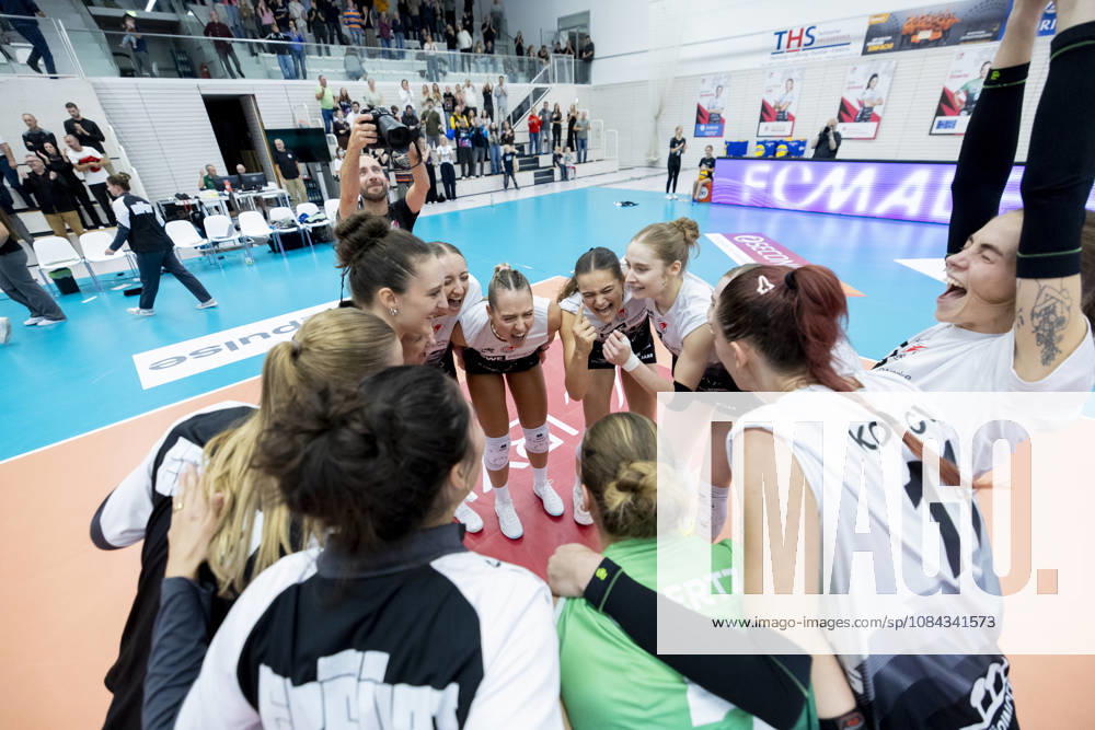 DEKRA Women s Bundesliga 1: Schwarz Weiss Erfurt vs. Rote Raben Vilsbiburg, Erfurt, October 10, 2026, Cheers, Schwarz Weiss Erfurt DEKRA Women’s Bundesliga 1 Schwarz Weiss Erfurt vs. Rote Raben Vilsbiburg Riethsporthalle, Erfurt